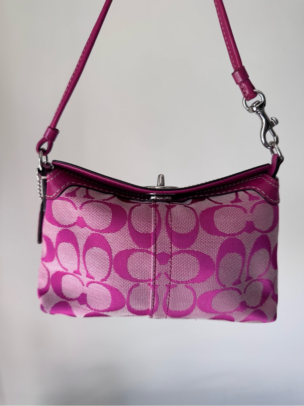Y2K Coach Hot Pink Mini Turnlock - Picture 4 of 10